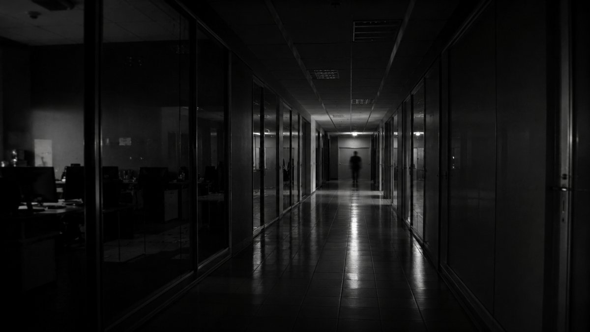 El turno nocturno donde alguien más parecía trabajar conmigo en completo silencio