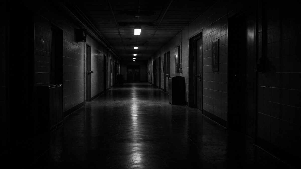 El guardia que renunció después de la tercera madrugada sin poder explicar lo que escuchó