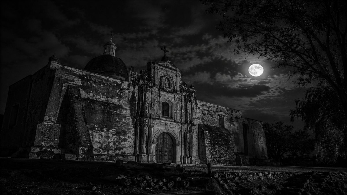 Susurros Nocturnos: Historias de la Iglesia Enterrada en Churubusco