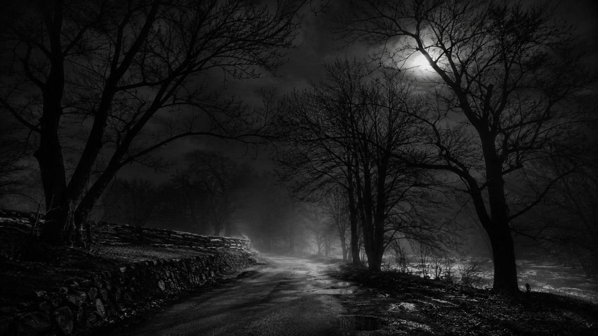 Escena oscura y tenebrosa de una noche inquietante