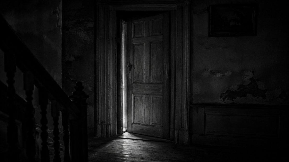 La inquietante historia de la puerta que siempre aparece abierta en mi mente