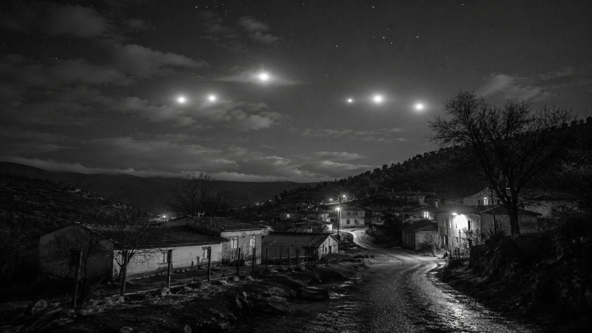 ¿Qué ocultan las luces misteriosas que aparecen tras la muerte en nuestro pueblo?