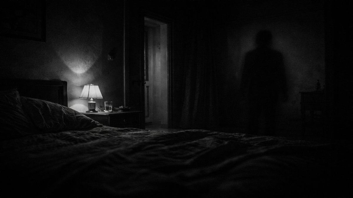 Por qué vemos figuras en la oscuridad total y lo que eso dice de nuestra mente