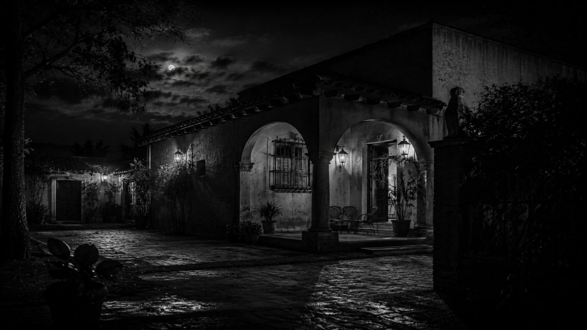 Descifrando los sonidos nocturnos en casas mexicanas antes del misterio